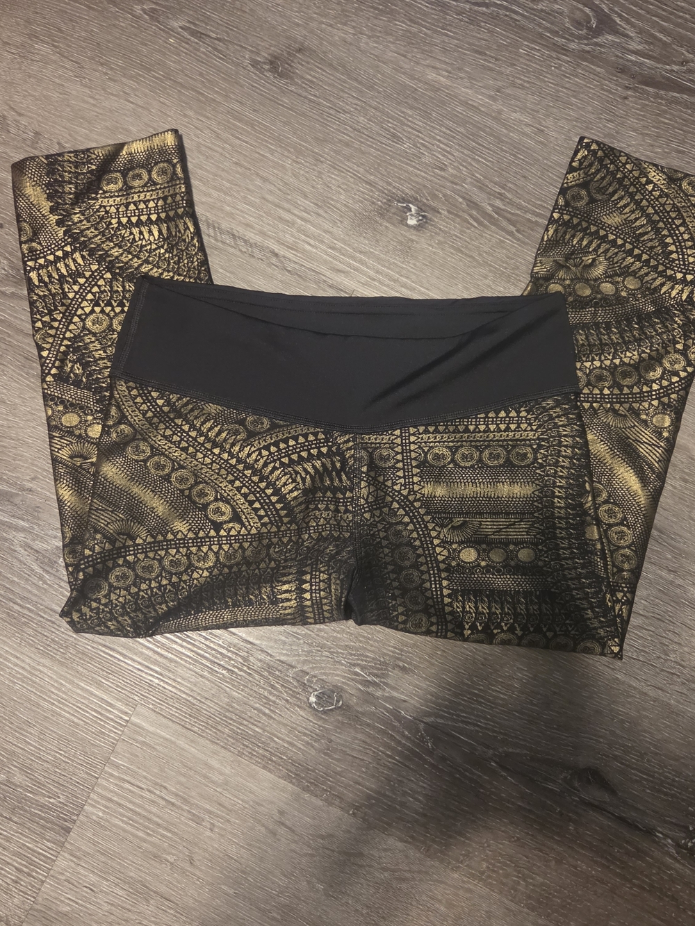 Zumba Fitness Black & Gold Patterned High-Waist Capri